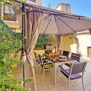https://dolce-casa-colosseo-1.it-romehotels.com